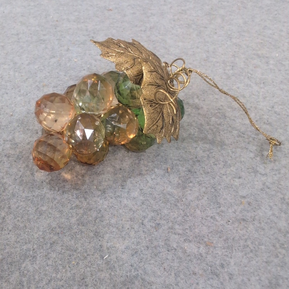 Vintage Style Faceted Acrylic Grapes Ornament Gold Leaf Amber Green NA308 - Picture 2 of 4